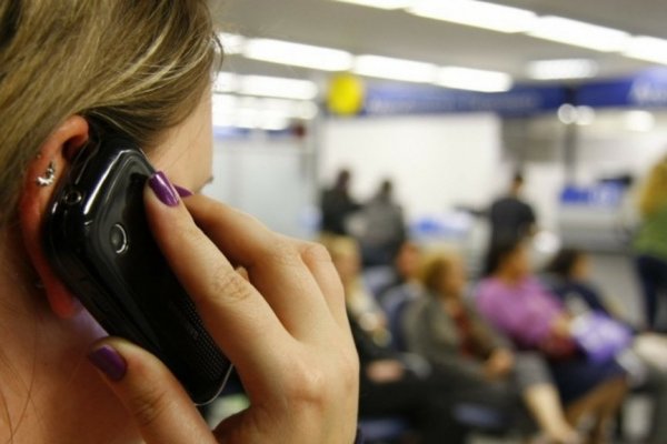 Diputados UDI presentan proyecto que prohíbe uso de celulares en bancos