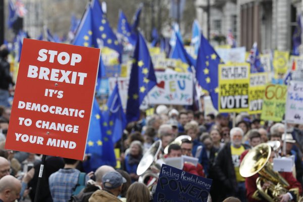 Parlamento británico se rebela contra primer ministro y aprueba tramitar ley para impedir Brexit duro