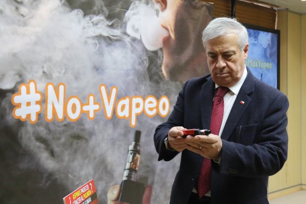 Minsal lanza ofensiva contra cigarrillos electrónicos e industria rechaza acusaciones