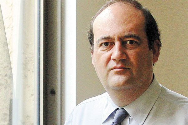 <p>Patricio Zapata hizo un llamado a que el gobierno adopte un sentido de mayor responsabilidad en el debate.</p>