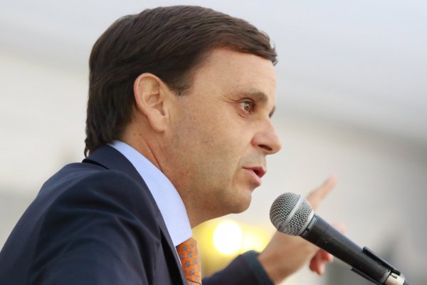 <p>Empresarios y organizaciones sindicales piden legislar con cautela y realismo sobre reducción de jornada laboral</p>