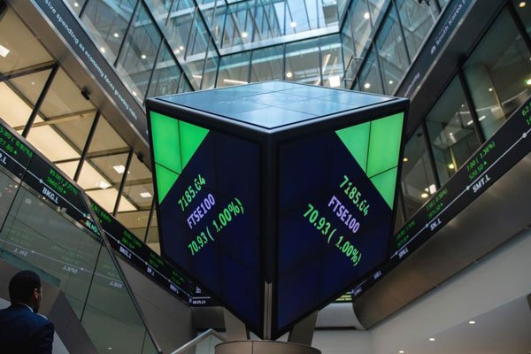 La Bolsa de Hong Kong hace agresiva oferta por LSE y ésta apunta a rechazarla