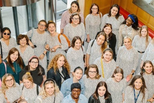 El vestido sensación de Zara que empujó las ganancias de la marca a récords históricos