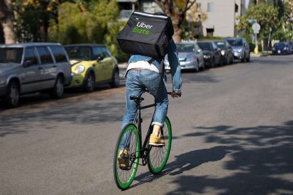 Uber Eats supera los mil millones de pedidos en el mundo, y en Chile activa una nueva modalidad