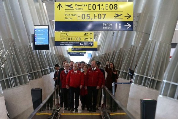 <p>Aeropuerto de Santiago estrena nuevo espigón y obras de ampliación tienen 60% de avance</p>