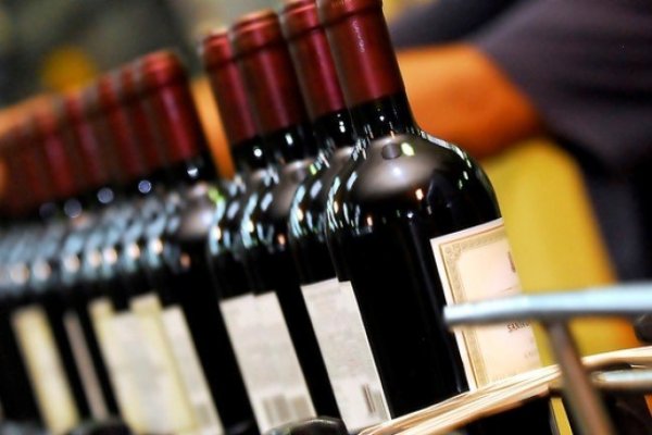 <p>Exportación de vinos sigue a la baja pero recupera parte de su valor en los destinos top ten</p>