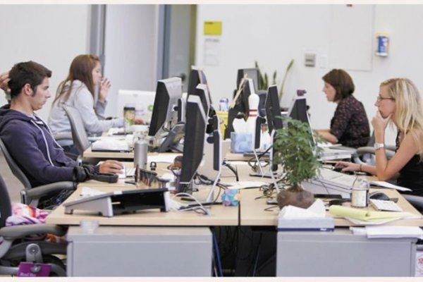 After office: ¿Te conviene tener a tus compañeros de trabajo en redes sociales?