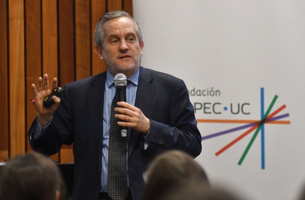Fundación Copec UC reúne investigadores con ejecutivos de viñas para acelerar innovación