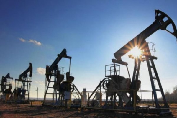Petróleo ahora registra fuerte caída ya que producción de Aramco volvería a la normalidad antes de lo esperado