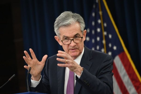 Powell descarta tasas negativas, pero promete hacer "lo que sea necesario" para sostener la expansión