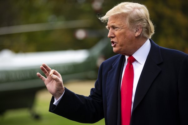 Trump anuncia sanciones a Banco Central de Irán por ataque a petrolera