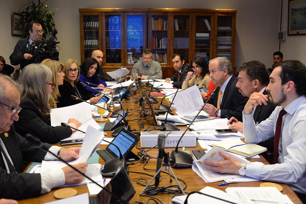 Sala cuna avanza en medio de acuerdo gobierno-oposición para que IPS gestione fondos