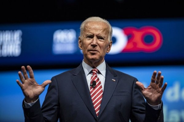 Biden respalda impeachment contra Trump y lo acusa de querer pasar por encima de la ley