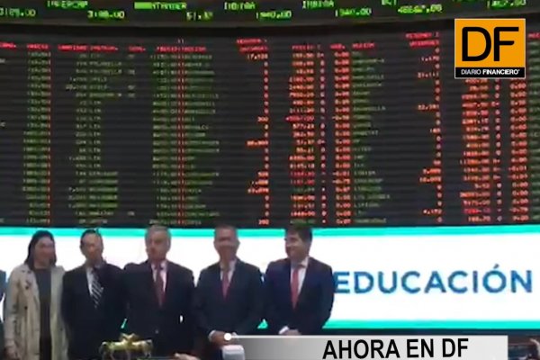 <p>Ahora en DF: Larraín da simbólico 'martillazo' en la bolsa por el mes de la Educación Financiera</p>