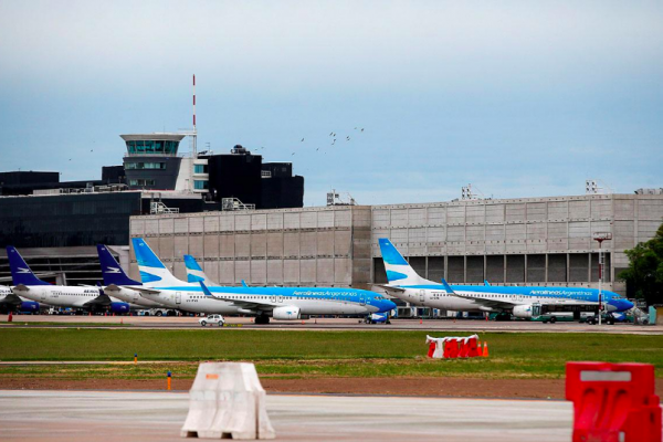Pilotos de Aerolíneas Argentinas y Austral ratifican paro durante este fin de semana