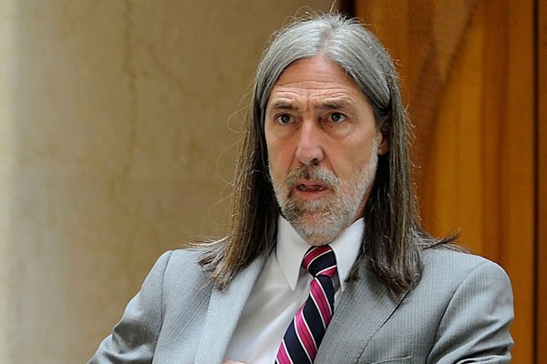 Senadores pedirán al gobierno ley corta para zanjar controversia entre municipios y contribuyentes