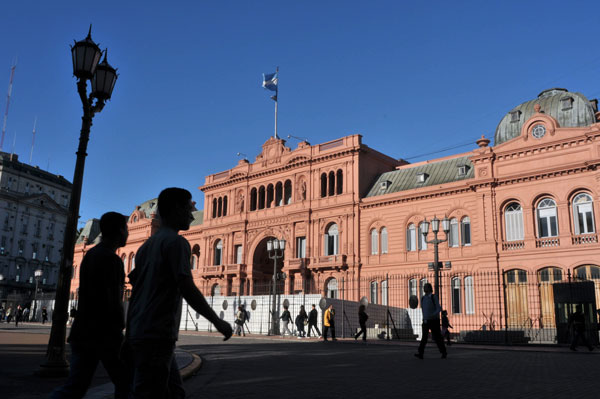 Promesas de campaña: Macri va por las PYME y Fernández por los impuestos