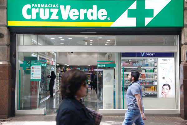 Salud inicia fiscalización a farmacias y grandes cadenas cuestionan implementación del plan