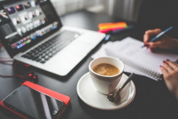 6 hábitos que restan productividad a las horas de trabajo en la oficina