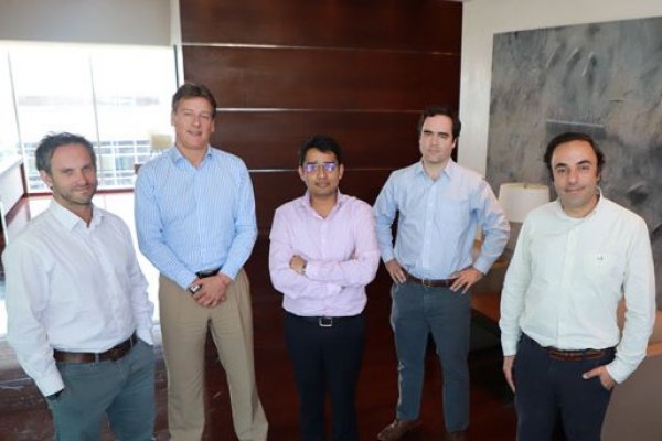 <p>José Tomás Daire, Alberto Oltra, Amit Sodani, Jorge Vigil y Rodrigo Gómez. Foto: Julio Castro</p>