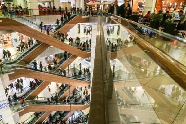 Gasto de turistas estadounidenses se dispara en el tercer trimestre
