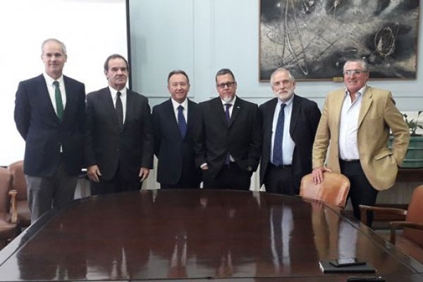 Primera reunión entre senadores de RN y de oposición evidencia distancia sobre alternativas a la integración
