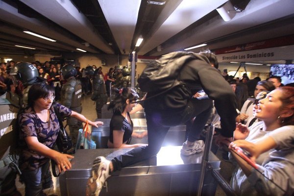 Reunión de emergencia en La Moneda por disturbios en Metro