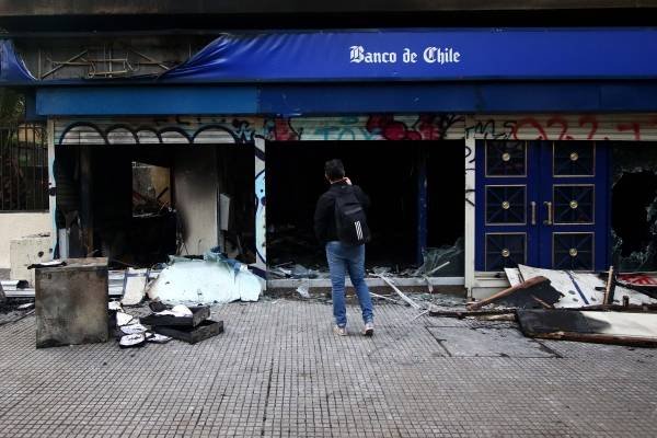 Banca llama a privilegiar canales digitales y medios de pago electrónicos, mientras analiza apertura de sucursales