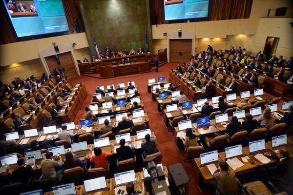 Cámara de Diputados aprueba anulación de alza en tarifa del Metro
