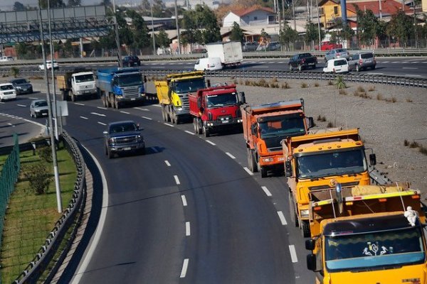 Gremio de camioneros desmiente paralizaciones y hace llamado a restablecer la normalidad