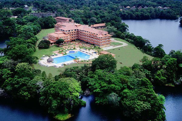 Hoteles Meliá se recupera en bolsa con plan de recompra de acciones