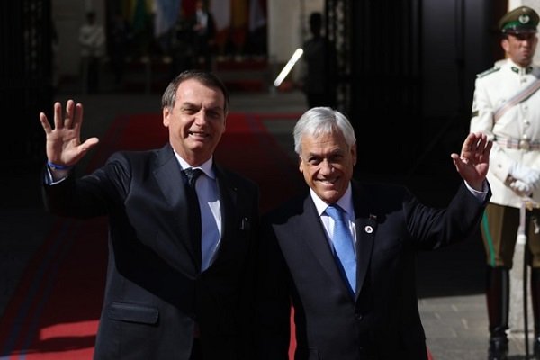 Bolsonaro pide "endurecer la ley" contra protestas para evitar situaciones "como la de Chile"