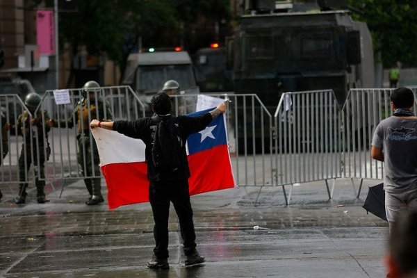 Unión Europea lamenta los hechos de violencia en Chile y pide que las diferencias "se resuelvan con diálogo y por vías democráticas"
