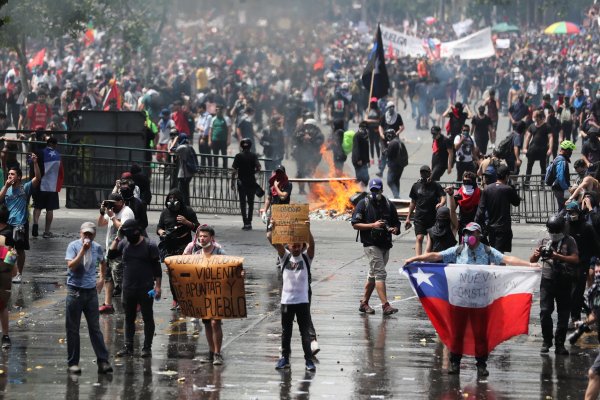 FT: Las cuestionadas promesas de reforma en Chile para sofocar las protestas