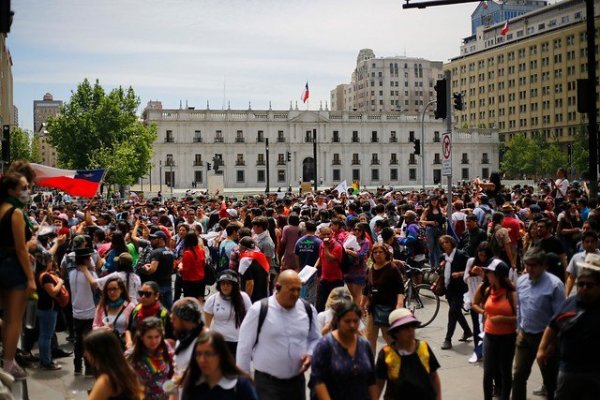 FT: Economistas en Chile advierten que paquete de Piñera debe ser solo el comienzo