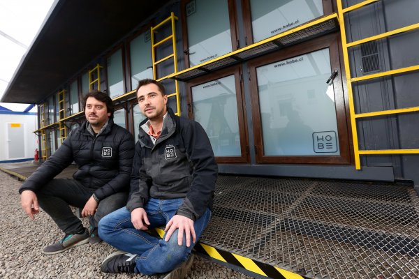 La startup que creó los albergues “cápsula” para personas en situación de calle levantará villas modulares