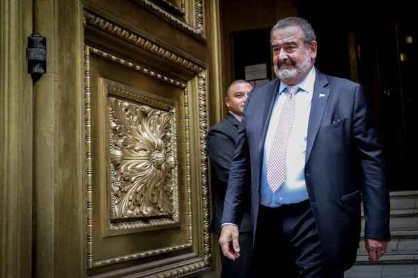 Luksic: "A los problemas sociales, solución urgente. A la violencia, condena total"