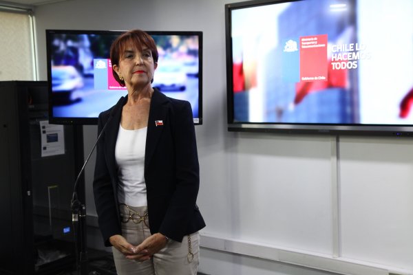 Piñera respalda a ministra de Transportes y la mantiene en el gabinete