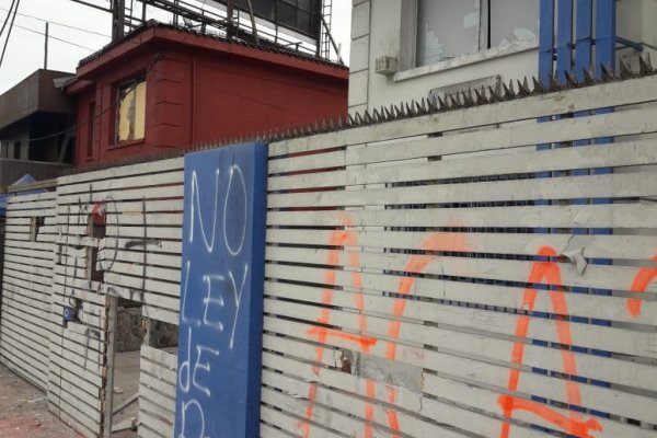 Saquean oficinas zonales de Subpesca en Concepción e Iquique
