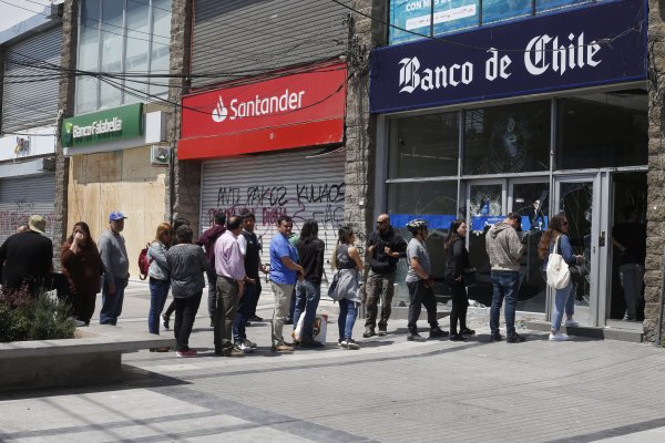 Banca entrega medidas para apoyar a clientes: flexibiliza cobros y agiliza pago de seguros