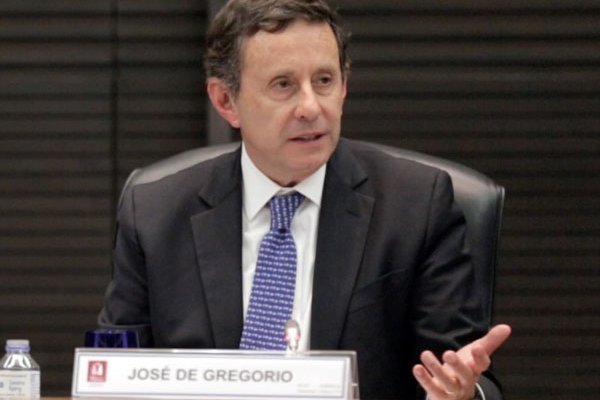 De Gregorio apunta a abandonar regla fiscal para asumir mayor gasto social