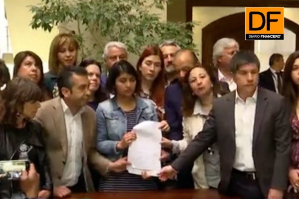 <p>Ahora en DF: Oposición presentan acusación constitucional contra el exministro Andrés Chadwick</p>