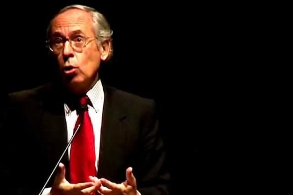 José Piñera arremete contra el PC y califica sus propuestas de "dañinas" para Chile