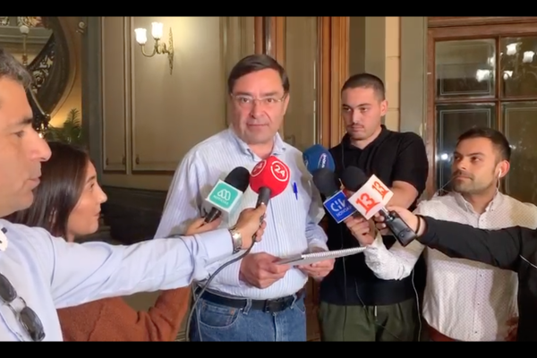 Intendente de Santiago en alerta ante incendios forestales