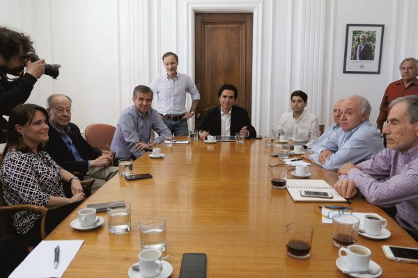Reuniones Hacienda-economistas por reforma tributaria e inversión