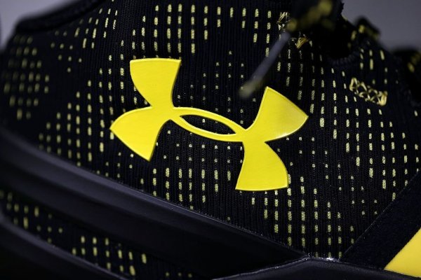 Under Armour se desploma en bolsa tras revelar investigación contable de la SEC