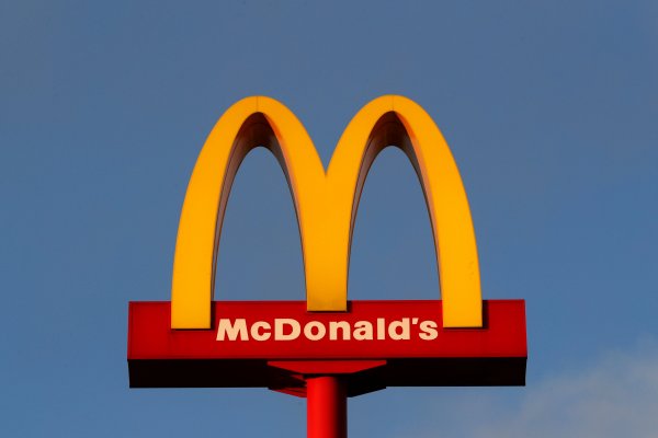 Otro más: McDonald's confirma la salida de su jefe de recursos humanos