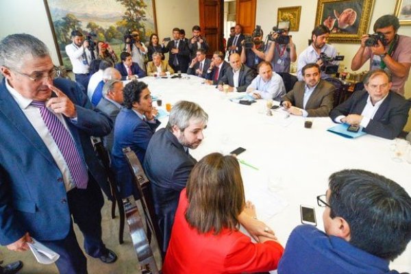 Gobierno firmaría este miércoles con oposición por reforma tributaria y acepta dividir el proyecto de pensiones
