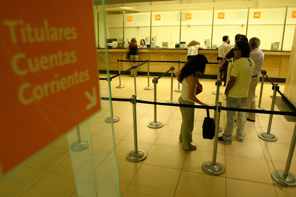 Bancos detallan impacto del conflicto social a inversionistas internacionales