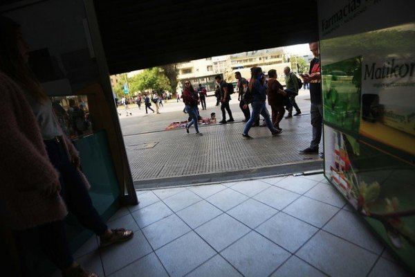 <p>Empeora situación del comercio: ventas de vestuario y calzado caen cerca de 50% desde el 19 de octubre.</p>